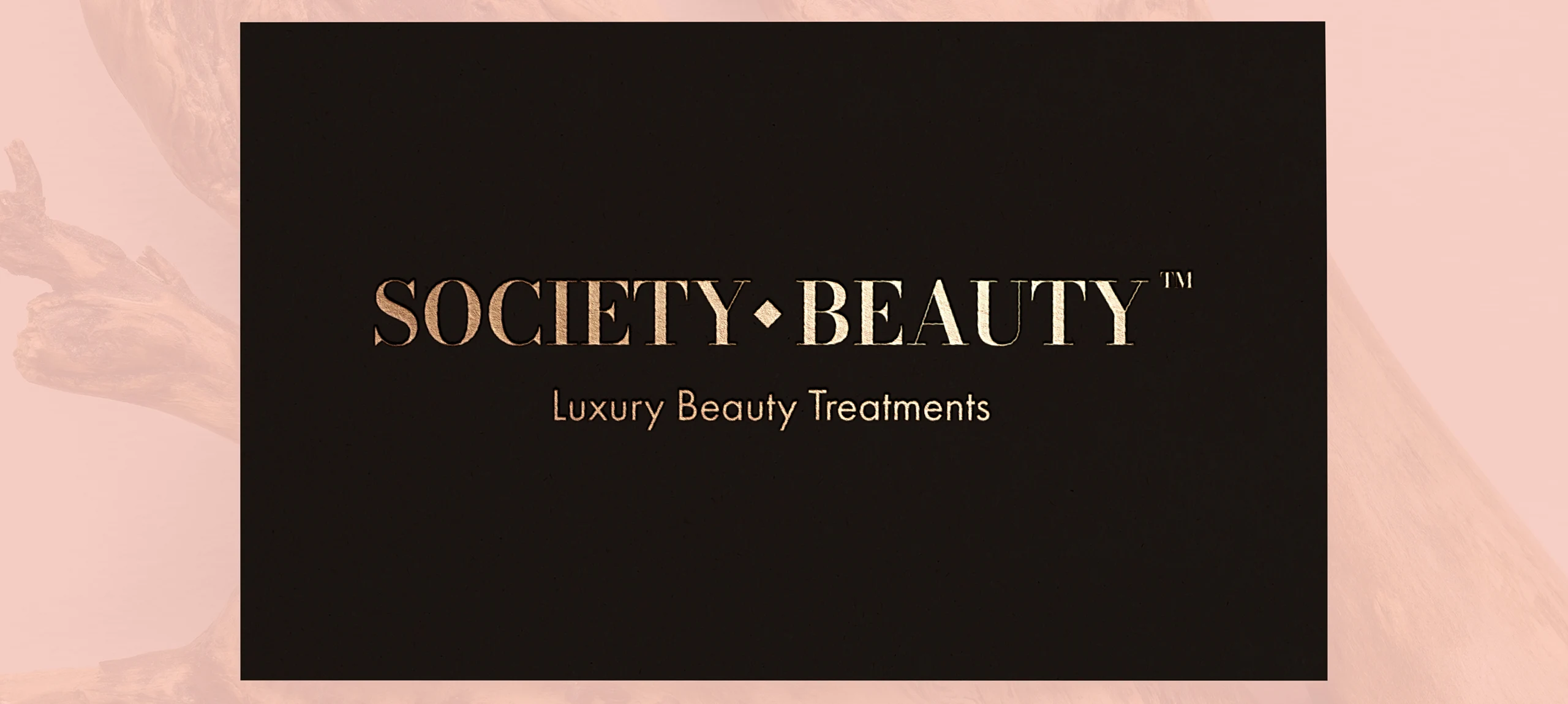 Zwart visitekaartje van Society Beauty, ontworpen door wcreate